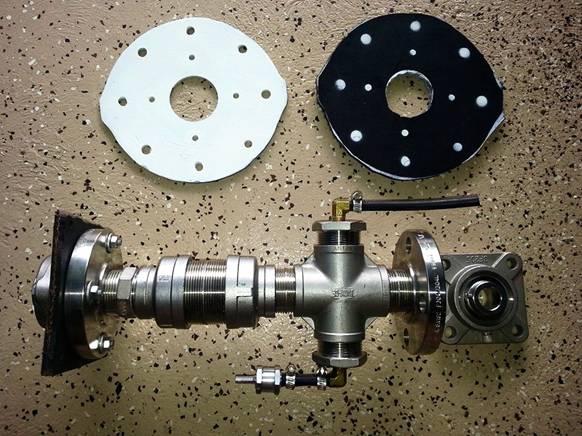 MANIFOLD AND TWO PLATES METAL AND RUBBER.jpg